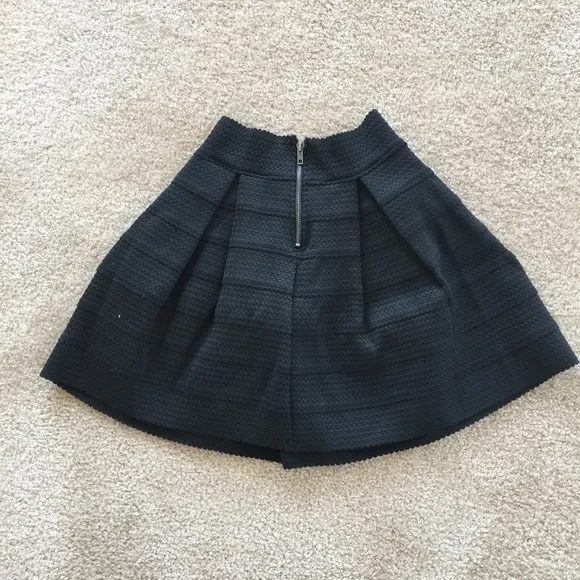 🆕 Devlin pleated skirt xs