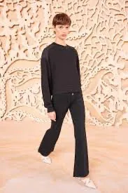 Ainsley Sweatshirt (Cowrie not pictured)