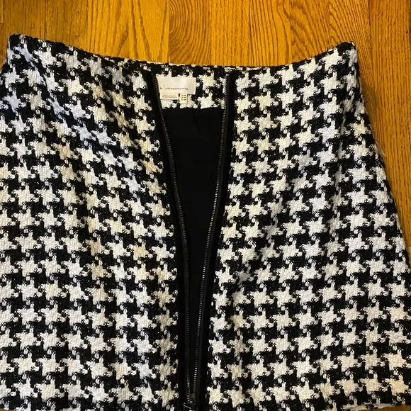 Anthropologie Black &amp;  White Evira Houndstooth Shine Tweed Zipper Mini Skirt NWT