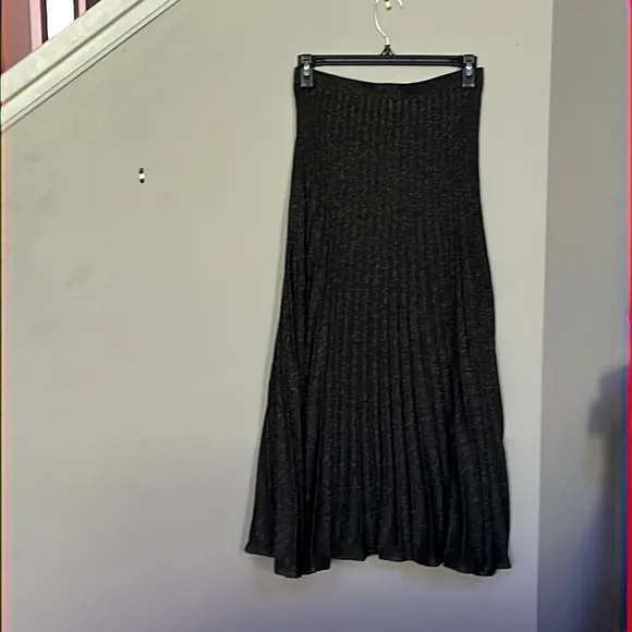 Antonio Melani Donna Pleated Metallic Pull-On Midi Skirt