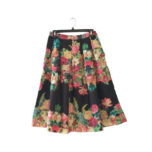 Champagne &amp; Strawberry Women's Pleated Skirt Medium Black Floral Dark Cottage