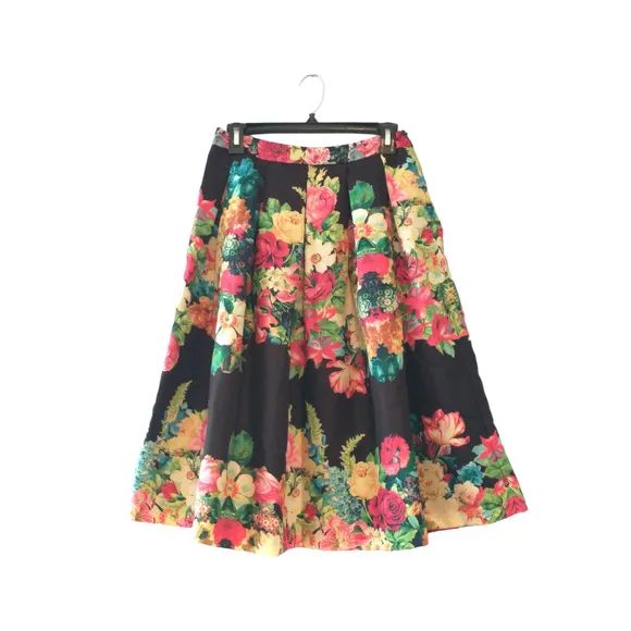 Champagne &amp; Strawberry Women's Pleated Skirt Medium Black Floral Dark Cottage