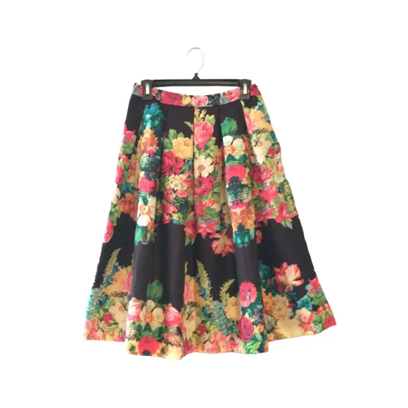 Champagne &amp; Strawberry Women's Pleated Skirt Medium Black Floral Dark Cottage