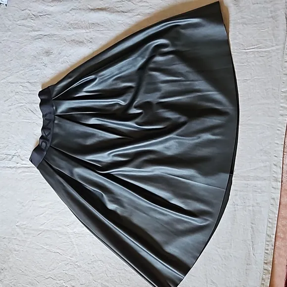 DKNY Black pleated faux leather skirt size Xsmall