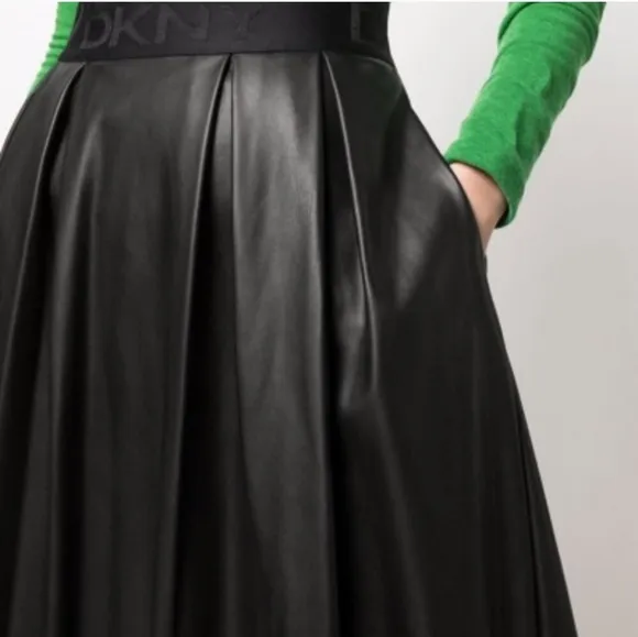 DKNY Black pleated faux leather skirt size Xsmall