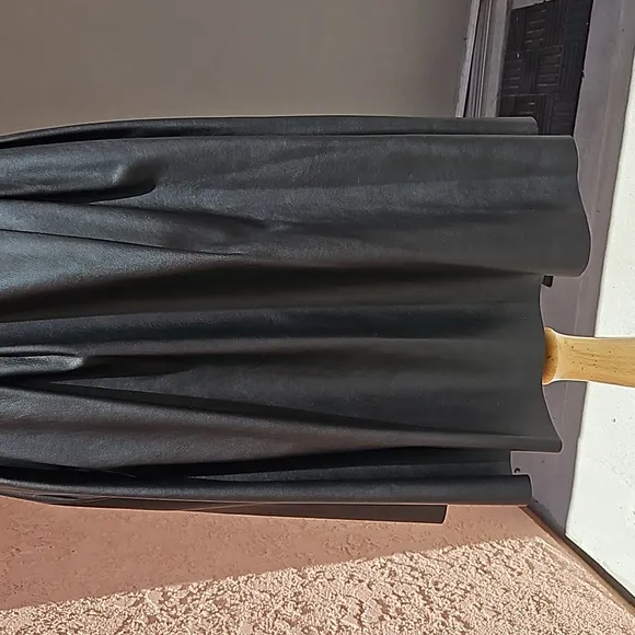 DKNY Black pleated faux leather skirt size Xsmall
