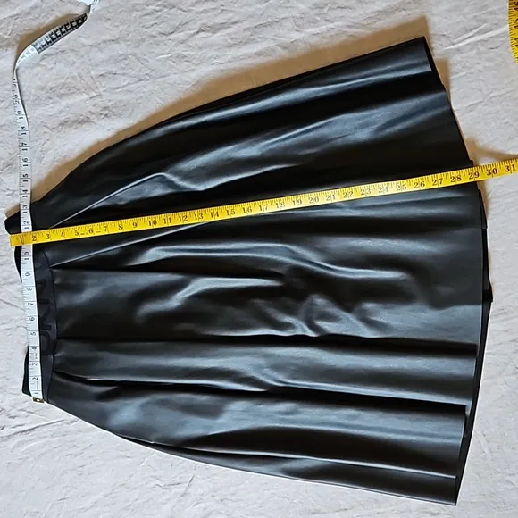 DKNY Black pleated faux leather skirt size Xsmall
