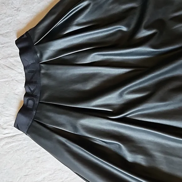 DKNY Black pleated faux leather skirt size Xsmall