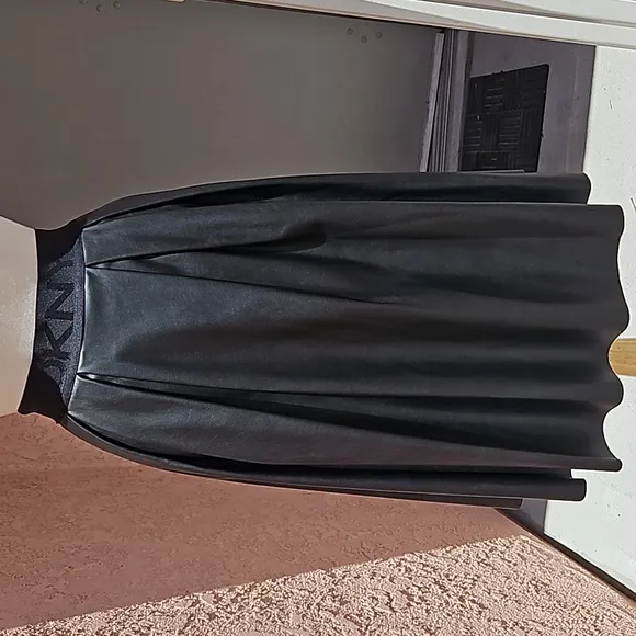 DKNY Black pleated faux leather skirt size Xsmall