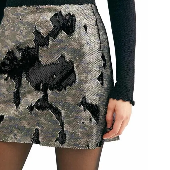 Free People Women's Black/Green Camo Reverse Sequin Stretch Mini Skirt sz 6