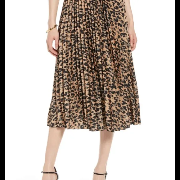 Halogen Pleated midi skirt in leopard