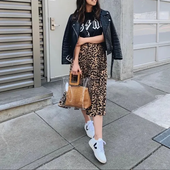 Halogen Pleated midi skirt in leopard