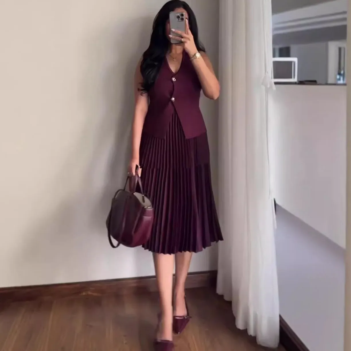 Knitted vest pleated skirt suit