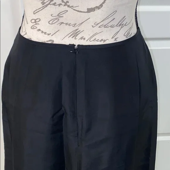 LAUNDRY by Shelli Segal Beautiful Black Skirt