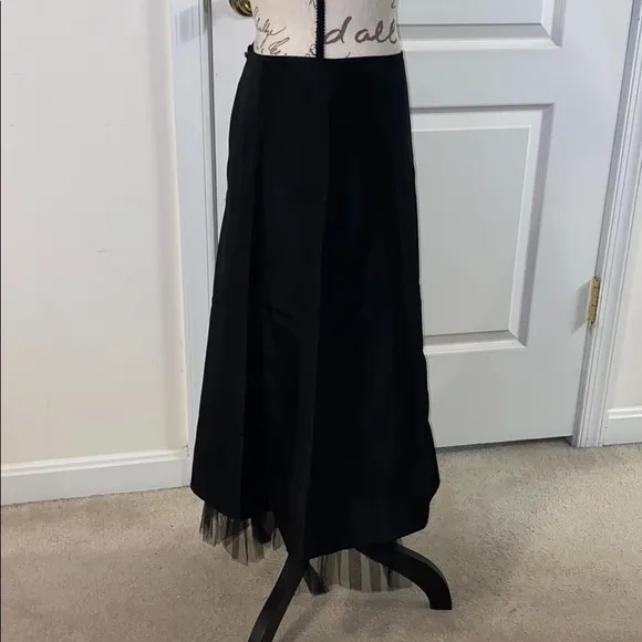 LAUNDRY by Shelli Segal Beautiful Black Skirt