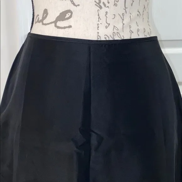 LAUNDRY by Shelli Segal Beautiful Black Skirt
