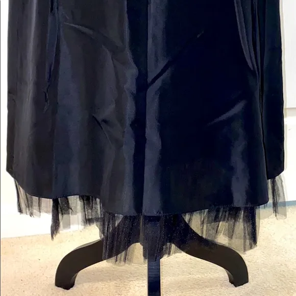 LAUNDRY by Shelli Segal Beautiful Black Skirt