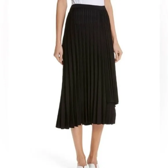 Lewit Metallic Black Pleated Knit Skirt