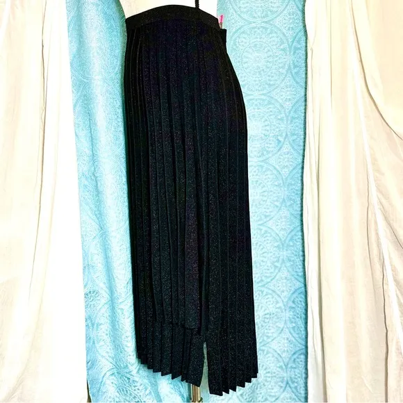 Lewit Metallic Black Pleated Knit Skirt