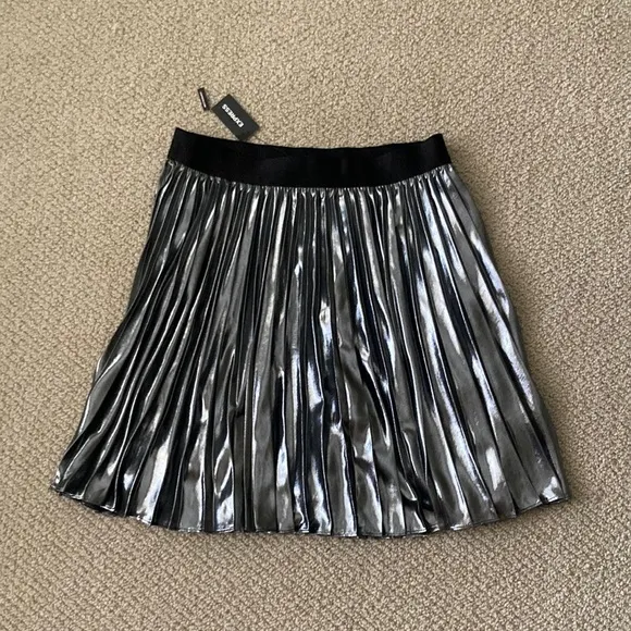 NEW Express Metallic Silver Pleated Mini Skirt Elastic Lined Small $88 ASO NWT