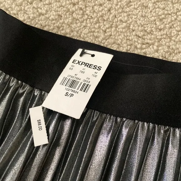 NEW Express Metallic Silver Pleated Mini Skirt Elastic Lined Small $88 ASO NWT
