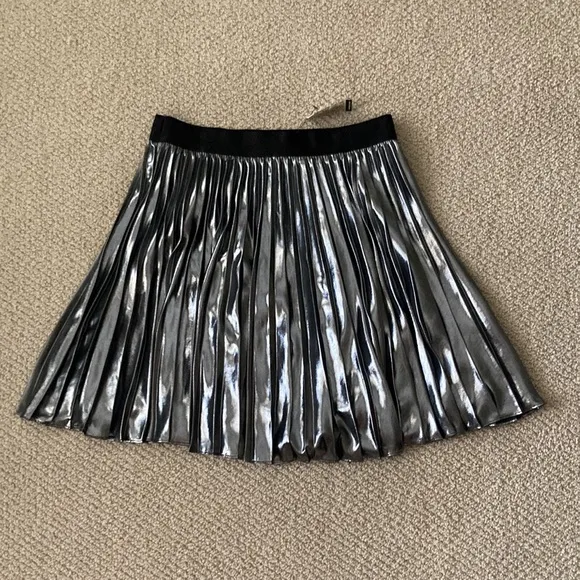 NEW Express Metallic Silver Pleated Mini Skirt Elastic Lined Small $88 ASO NWT