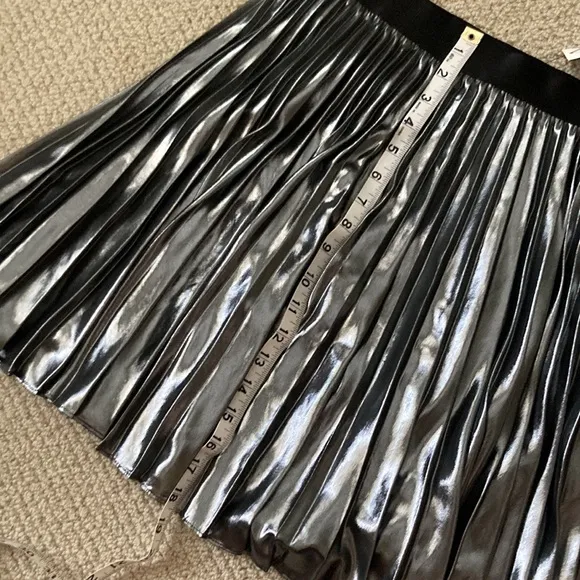 NEW Express Metallic Silver Pleated Mini Skirt Elastic Lined Small $88 ASO NWT