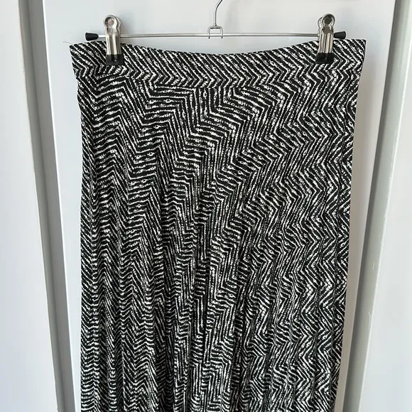 NEW Zara Abstract Pleated Skirt