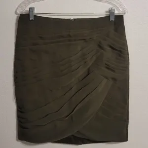 NWT Banana Republic Olive Pleated Skirt Sz 10