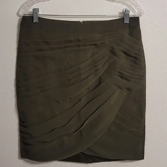 NWT Banana Republic Olive Pleated Skirt Sz 10