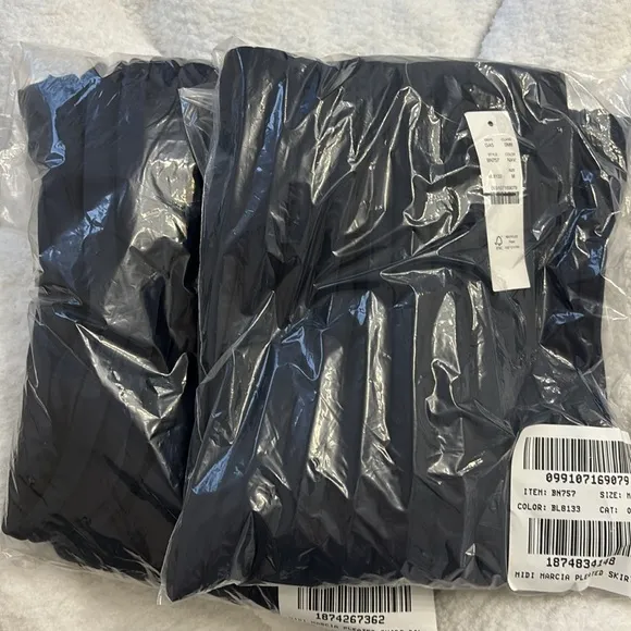 NWT J. Crew Gwyneth pleated slip skirt in Navy BN757
