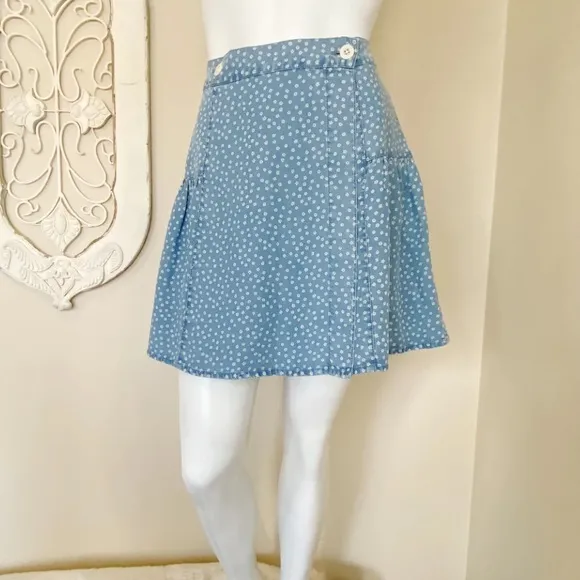 NWT- Madewell Blue and White Shirred Wrap Mini Skirt in Indigo Daisies - Size: 0