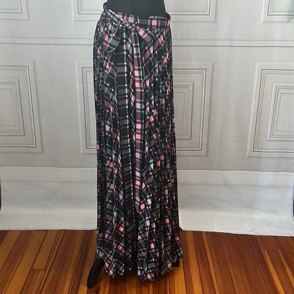 NWT Plaid pleated maxi skirt