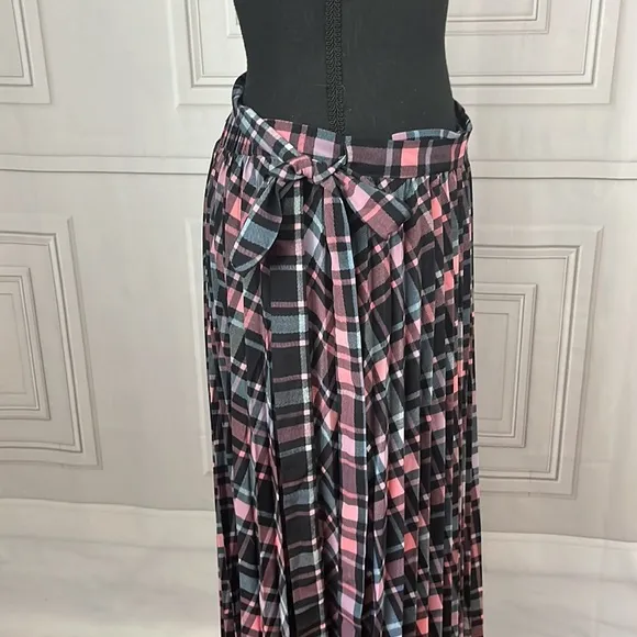 NWT Plaid pleated maxi skirt