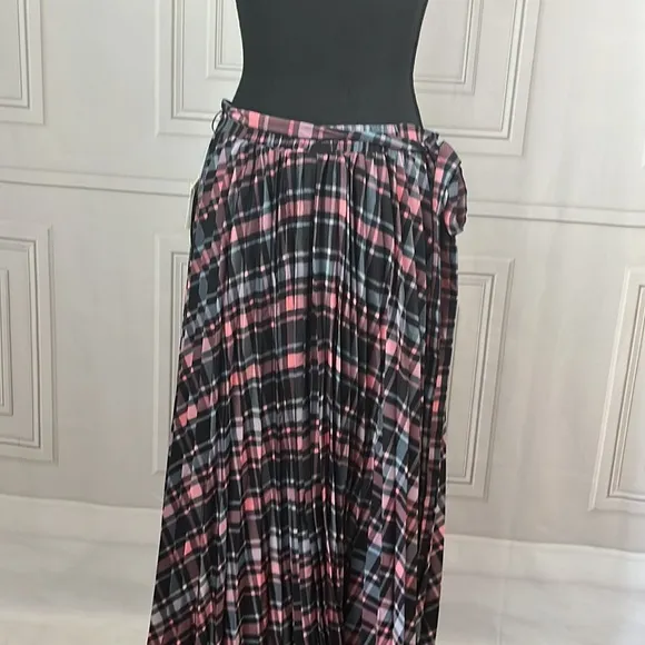 NWT Plaid pleated maxi skirt