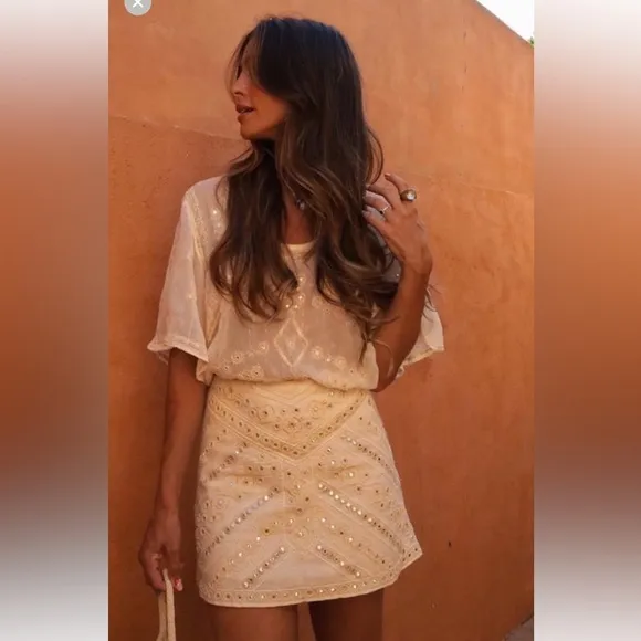 NWT Zara embroidered mini skirt small beige cream tan
