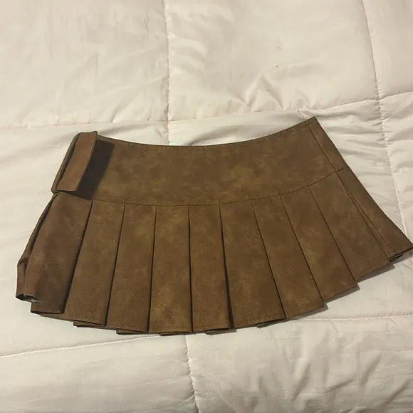 POSTER GRL VIRAL TAKEOVER MINI SKIRT - CAMEL