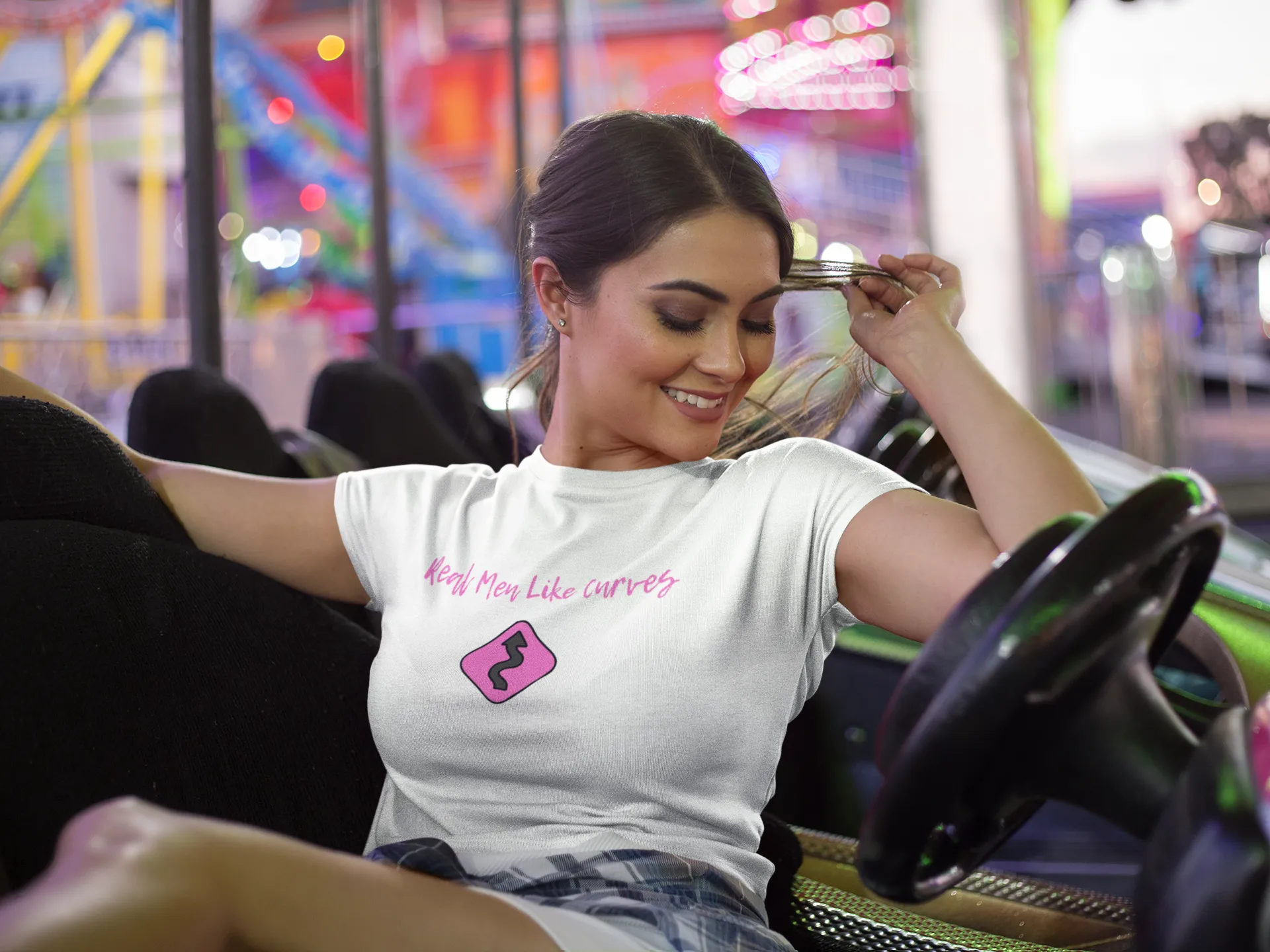 REAL MEN LIKE CURVES Women's Relaxed T-Shirt