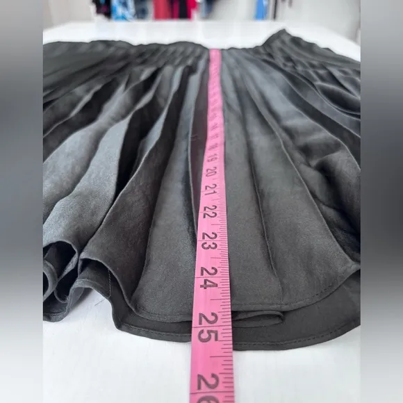 RUTI Black In The Fold Pleated Skirt Size L/Xl