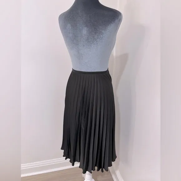 RUTI Black In The Fold Pleated Skirt Size L/Xl