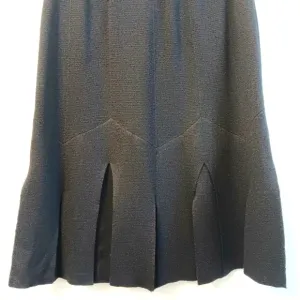 SALE! St. John Essentials Santana wool/rayon pleated car wash skirt. Size 6.