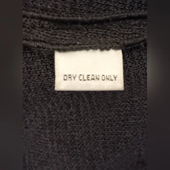 SALE! St. John Essentials Santana wool/rayon pleated car wash skirt. Size 6.