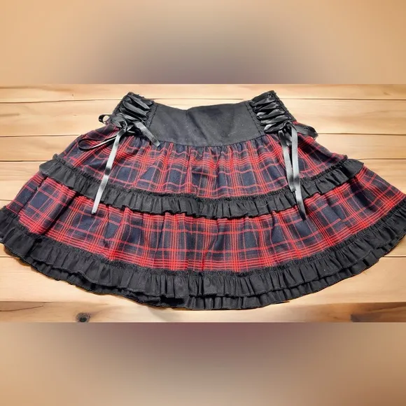 Size Small……Black &amp; Red Pleated‎ Skirt. New #436. The Grave Girls