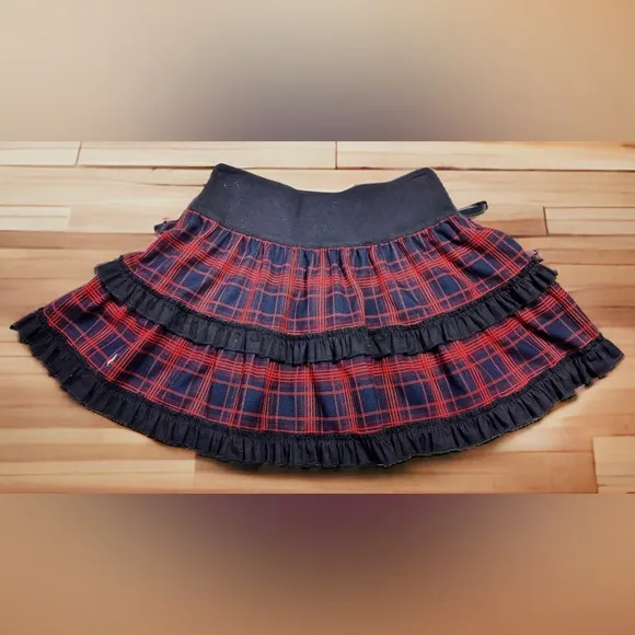 Size Small……Black &amp; Red Pleated‎ Skirt. New #436. The Grave Girls