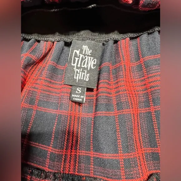 Size Small……Black &amp; Red Pleated‎ Skirt. New #436. The Grave Girls
