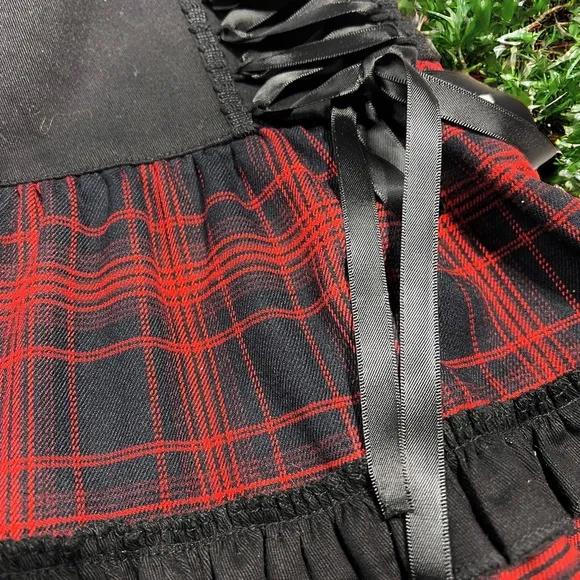 Size Small……Black &amp; Red Pleated‎ Skirt. New #436. The Grave Girls