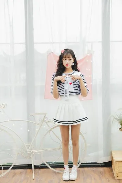 Sweet schoolgirl pleated skirt with stripes