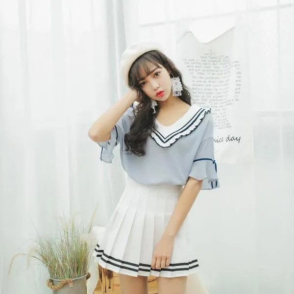 Sweet schoolgirl pleated skirt with stripes