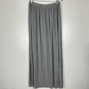 THEORY Osnyo Drapey Tee Pleated Maxi Skirt