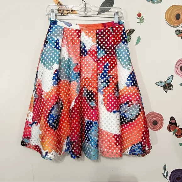 Trina Turk Millan Poppy Print Floral Perforated Scuba Skirt Size 2